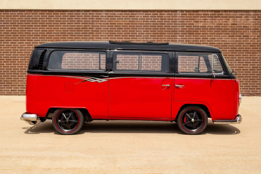 1969 Volkswagen Bay-Window Bus - Image 11 of 31