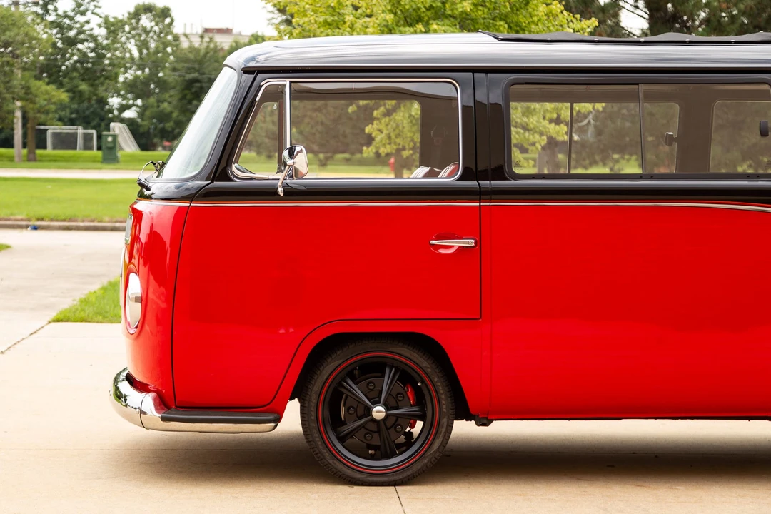 1969 Volkswagen Bay-Window Bus - Image 27 of 31