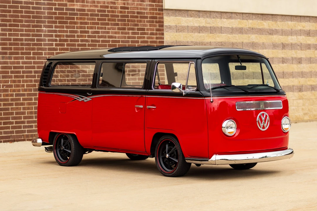 1969 Volkswagen Bay-Window Bus - Image 6 of 31