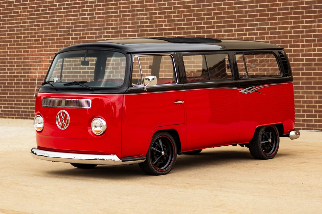 1969 Volkswagen Bay-Window Bus - Image 2 of 31