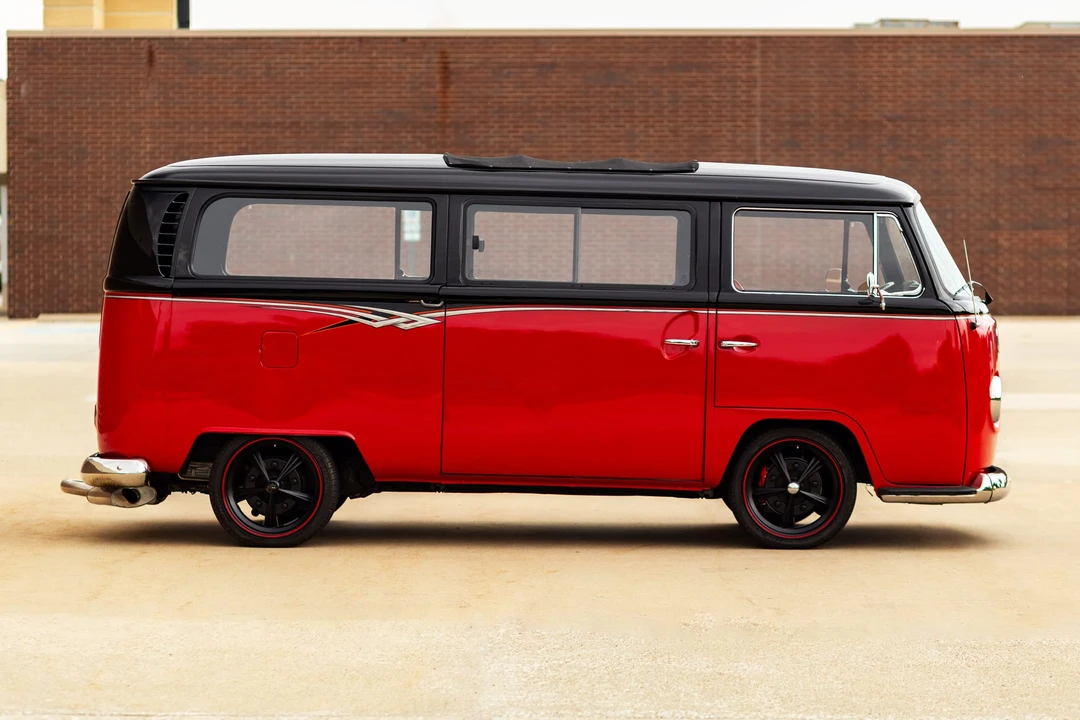 1969 Volkswagen Bay-Window Bus - Image 10 of 31