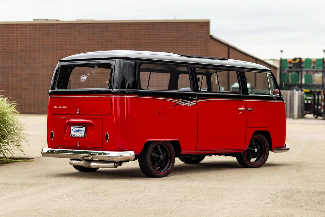 1969 Volkswagen Bay-Window Bus - Image 12 of 31