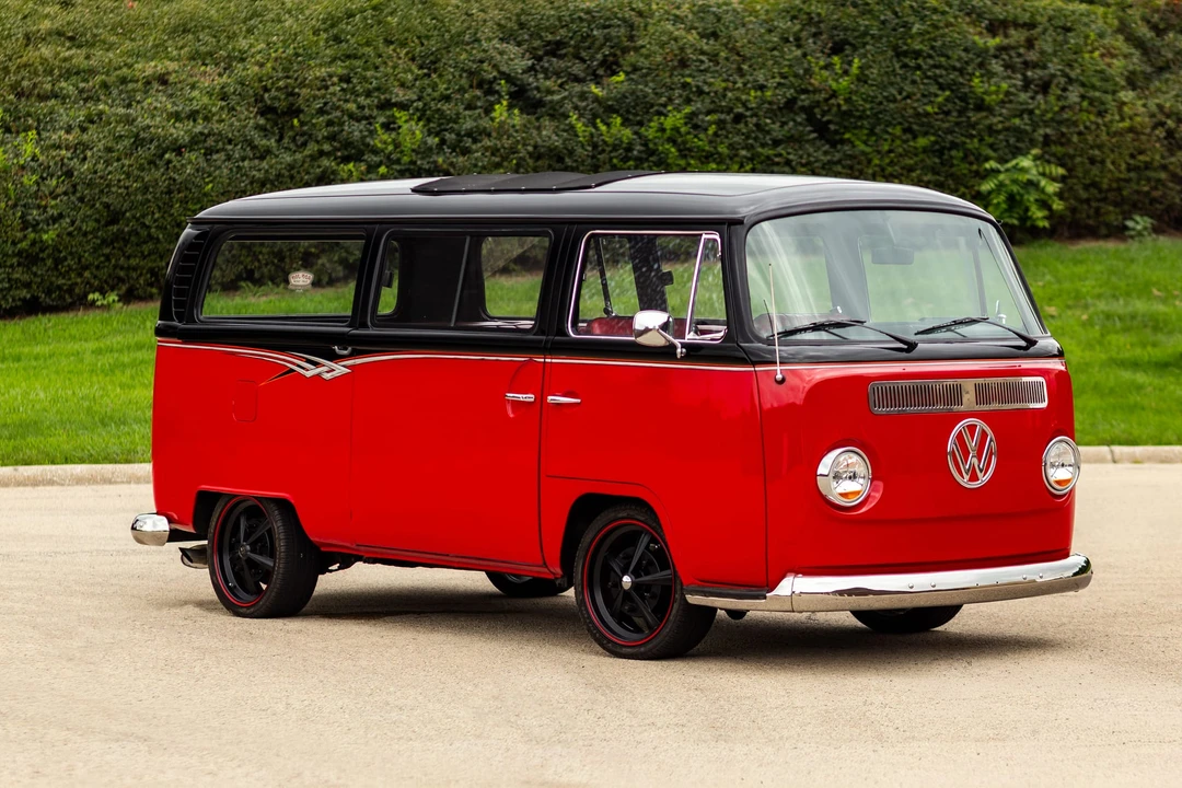 1969 Volkswagen Bay-Window Bus - Image 9 of 31