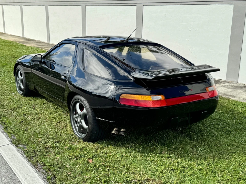 1982 Porsche 928 - Image 12 of 31