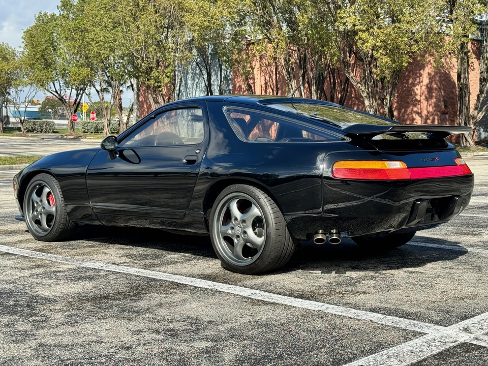 1982 Porsche 928 - Image 10 of 31