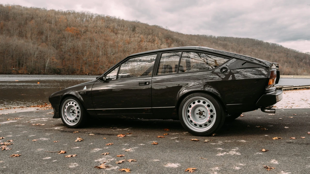 1984 Alfa Romeo Alfetta GT - Image 13 of 31
