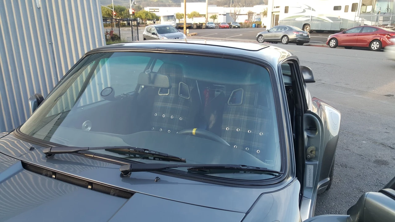 1984 Porsche 911 Carrera 3.2 - Image 28 of 31