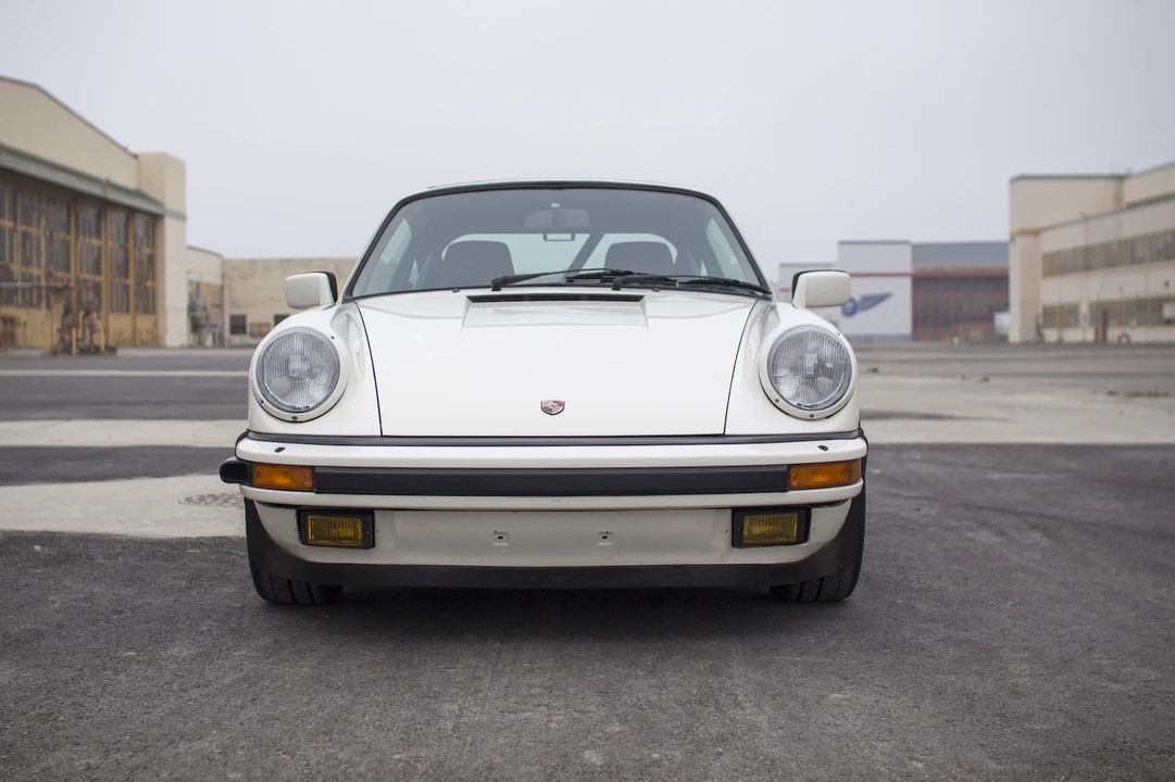 1986 Porsche 911 Carrera 3.2 - Image 2 of 31