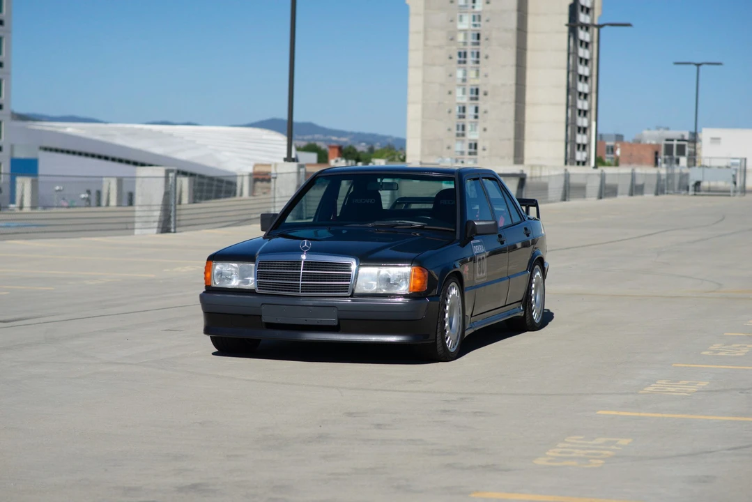 1987 Mercedes-Benz 190E 2.3-16 & 2.5-16 - Image 2 of 31
