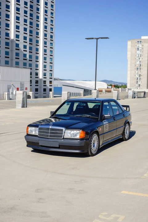 1987 Mercedes-Benz 190E 2.3-16 & 2.5-16 - Image 4 of 31