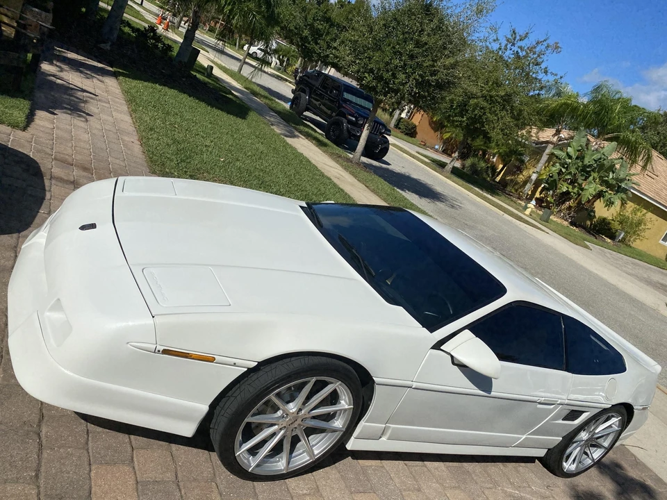 1987 Pontiac Fiero GT - Image 19 of 31