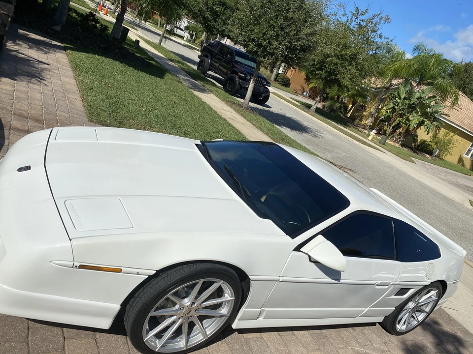 1987 Pontiac Fiero GT - Image 18 of 31