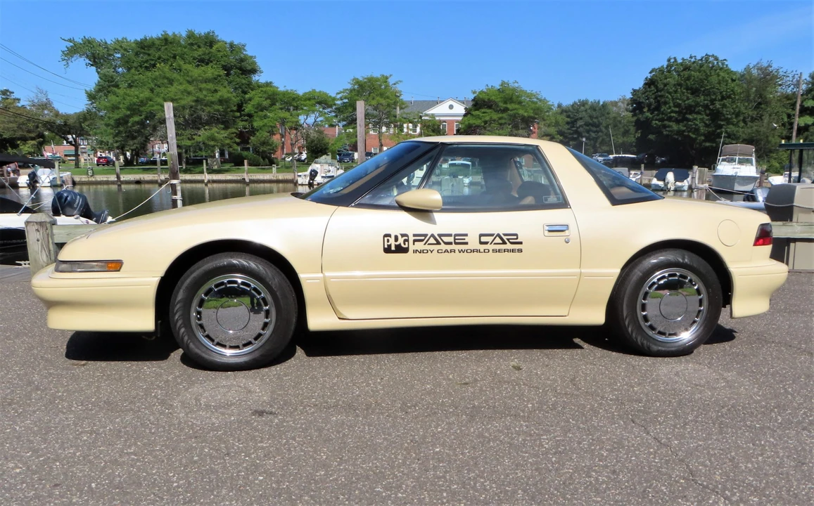 1988 Buick Reatta - Image 24 of 31
