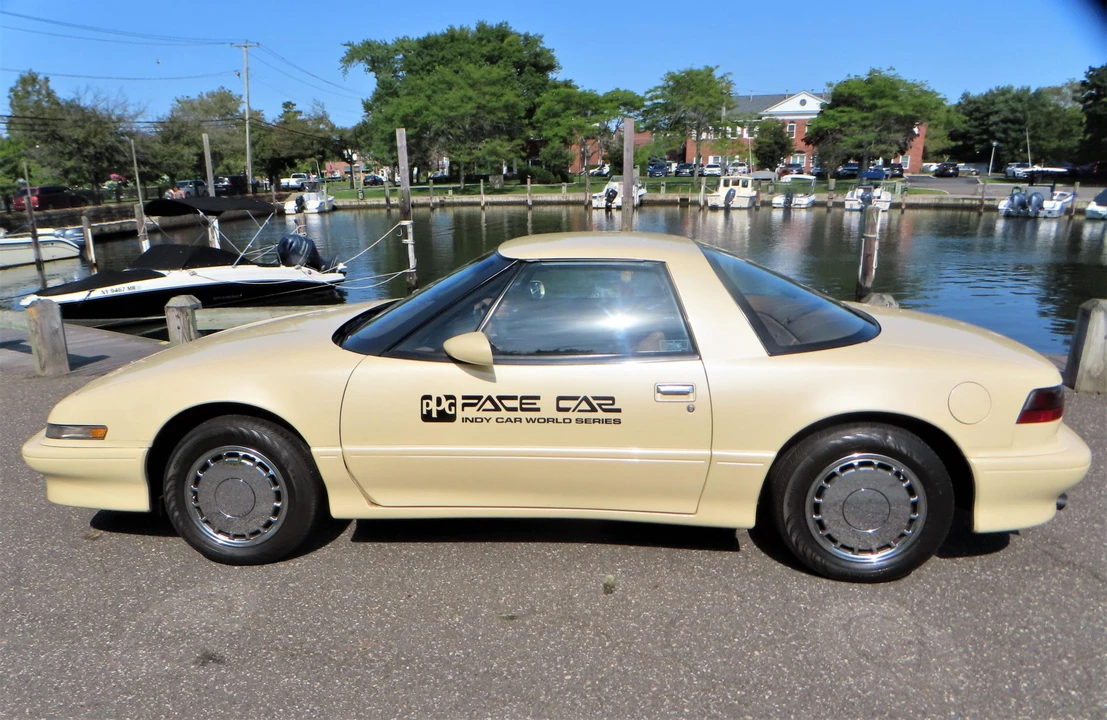 1988 Buick Reatta - Image 25 of 31
