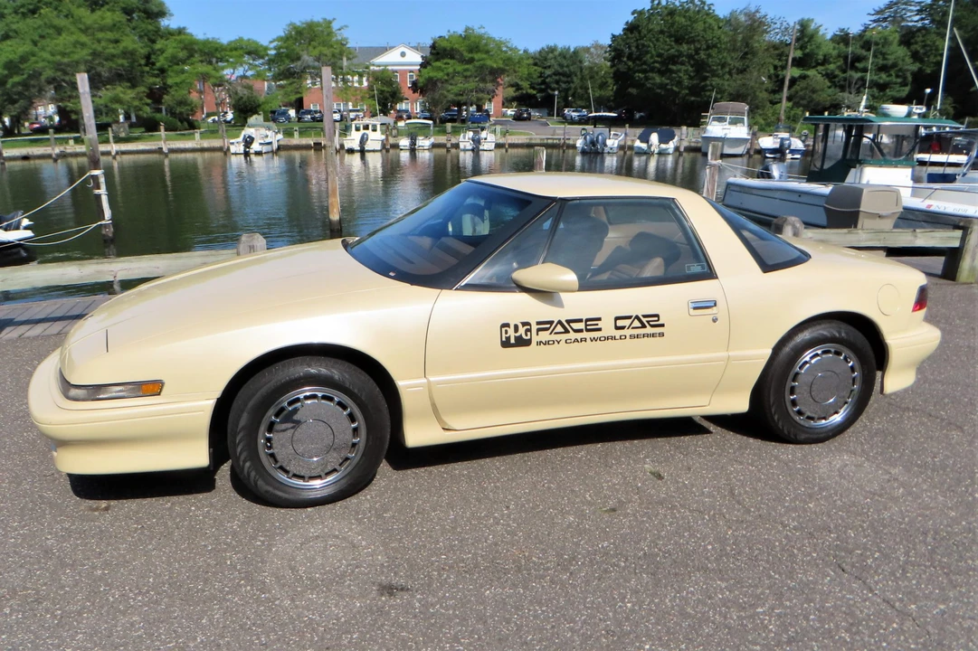 1988 Buick Reatta - Image 22 of 31