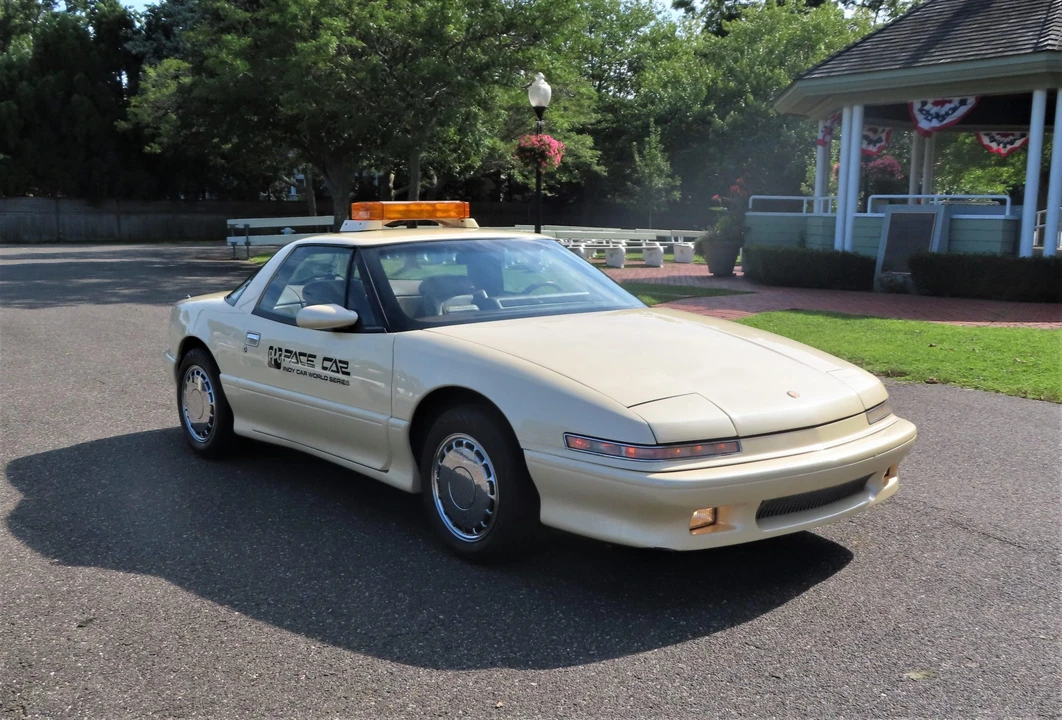 1988 Buick Reatta - Image 11 of 31
