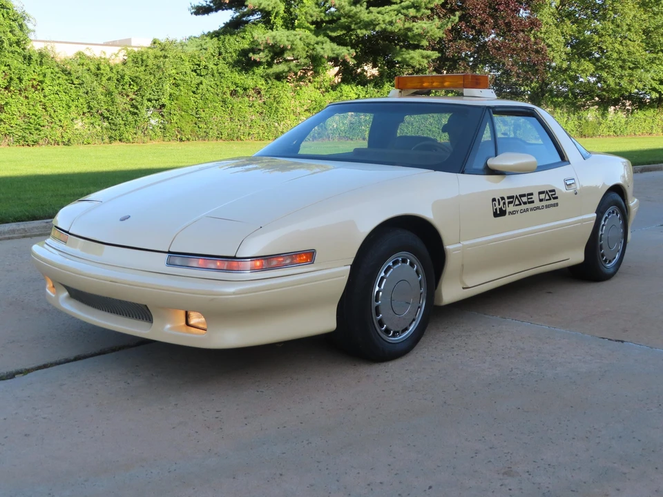 1988 Buick Reatta - Image 2 of 31