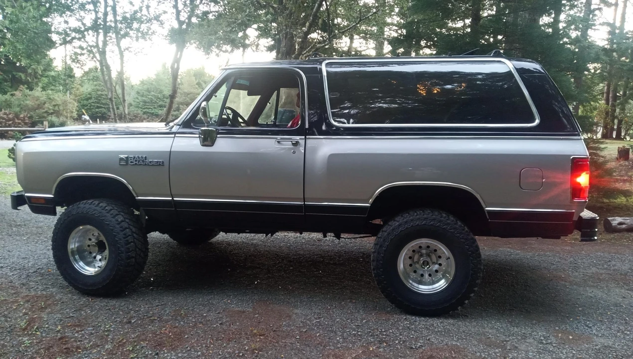 1988 Dodge Ramcharger - Image 5 of 31
