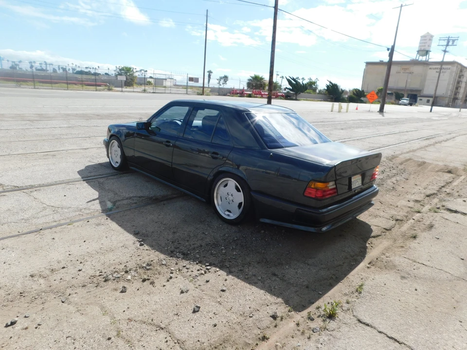 1988 Mercedes-Benz W124 E-Class - Image 2 of 31