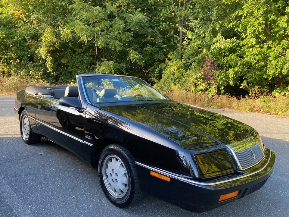 1989 Chrysler LeBaron - Image 19 of 31