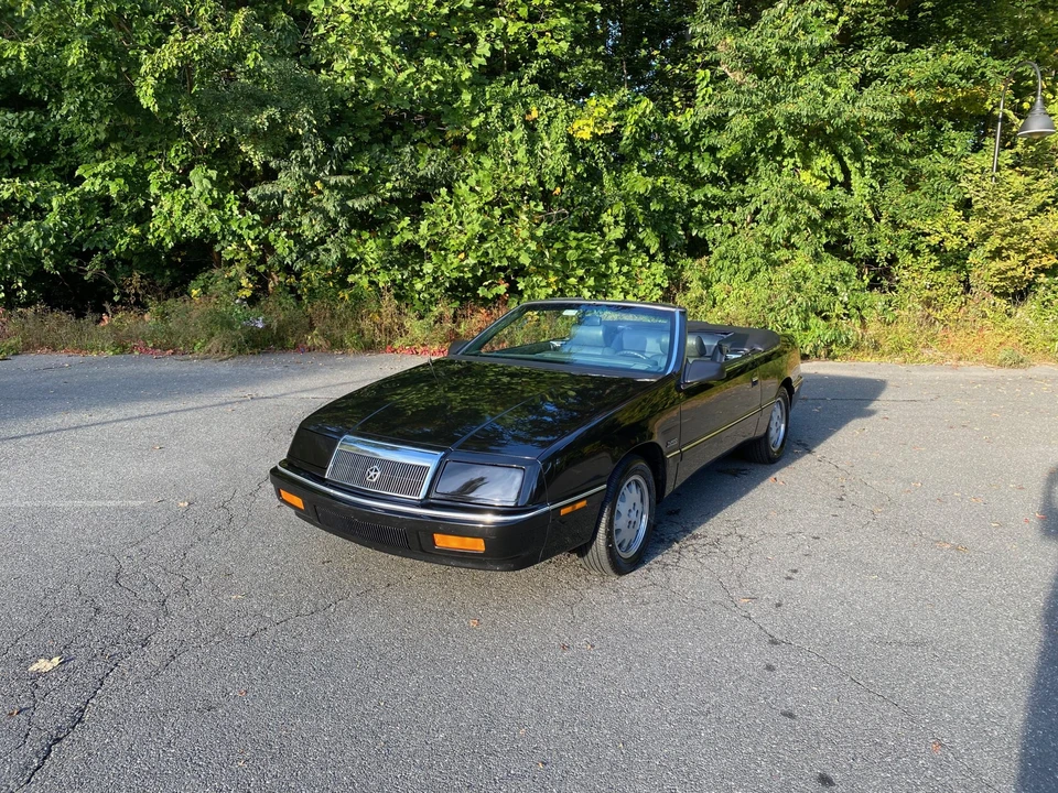 1989 Chrysler LeBaron - Image 3 of 31