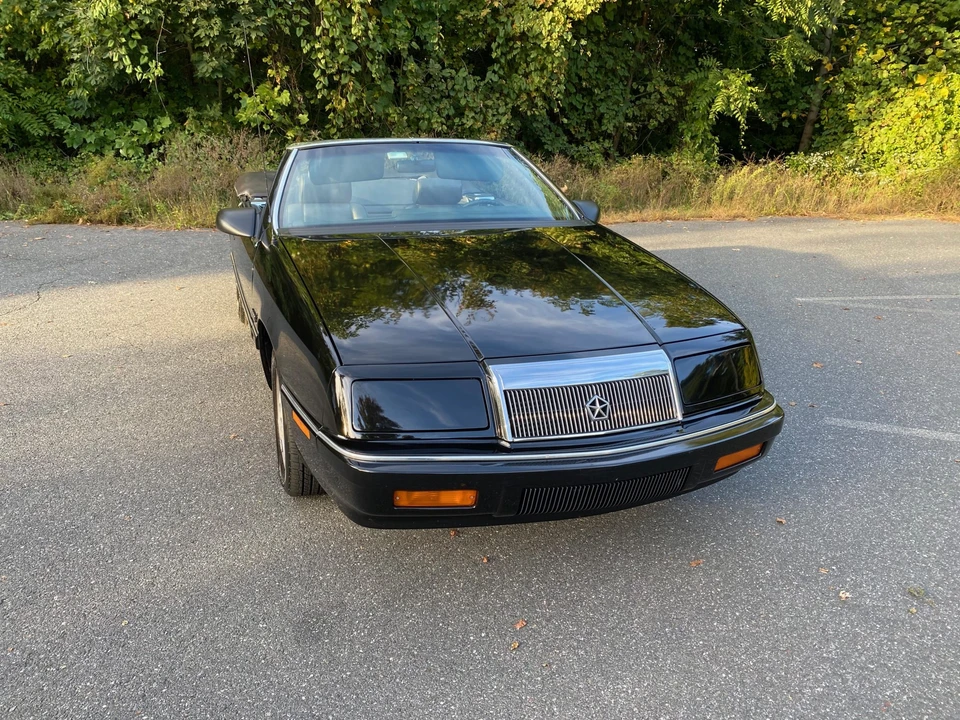 1989 Chrysler LeBaron - Image 18 of 31