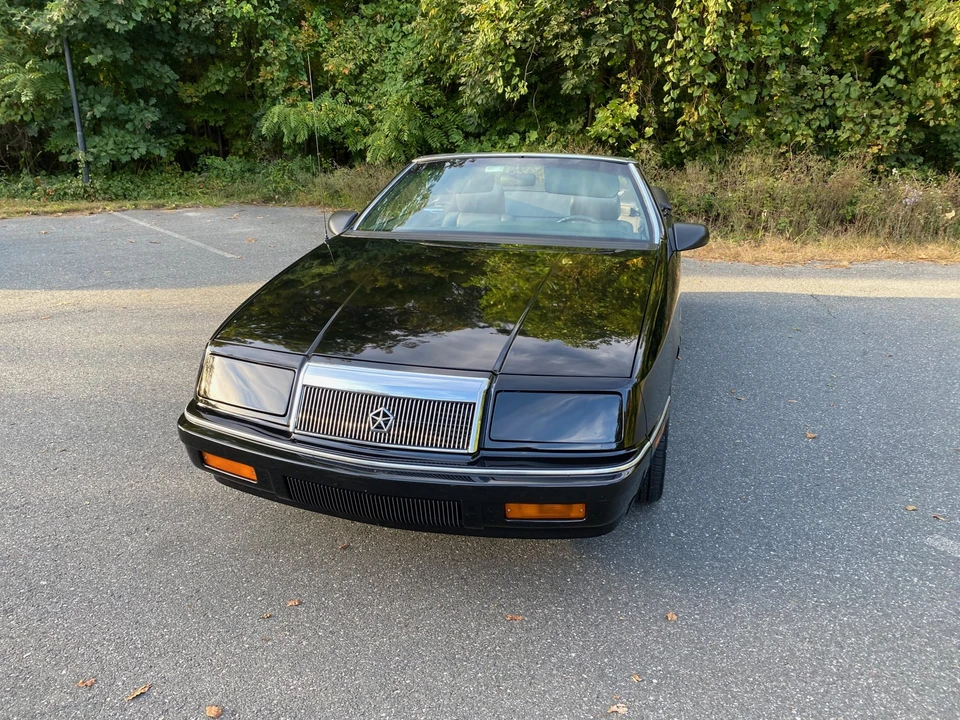 1989 Chrysler LeBaron - Image 13 of 31