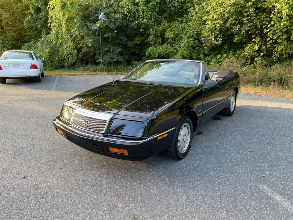 1989 Chrysler LeBaron - Image 4 of 31