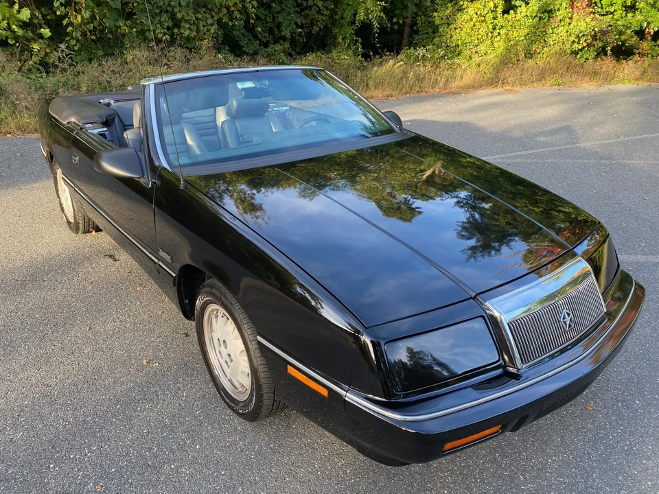 1989 Chrysler LeBaron - Image 21 of 31