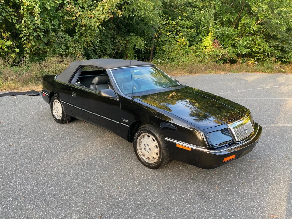 1989 Chrysler LeBaron - Image 22 of 31
