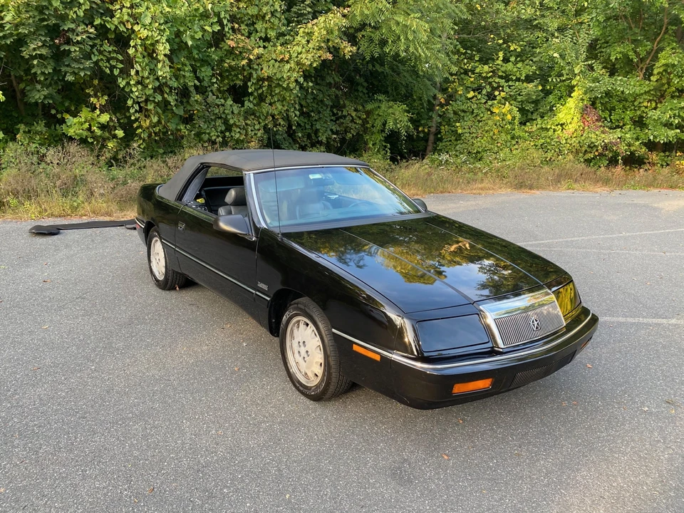 1989 Chrysler LeBaron - Image 23 of 31