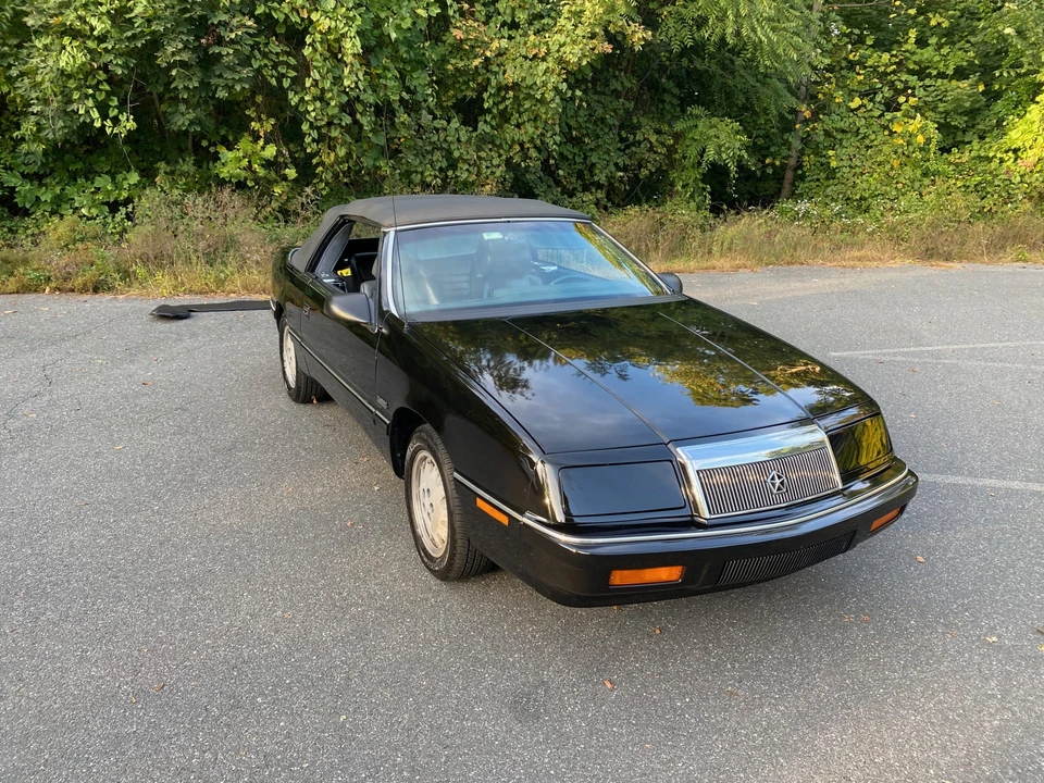 1989 Chrysler LeBaron - Image 24 of 31