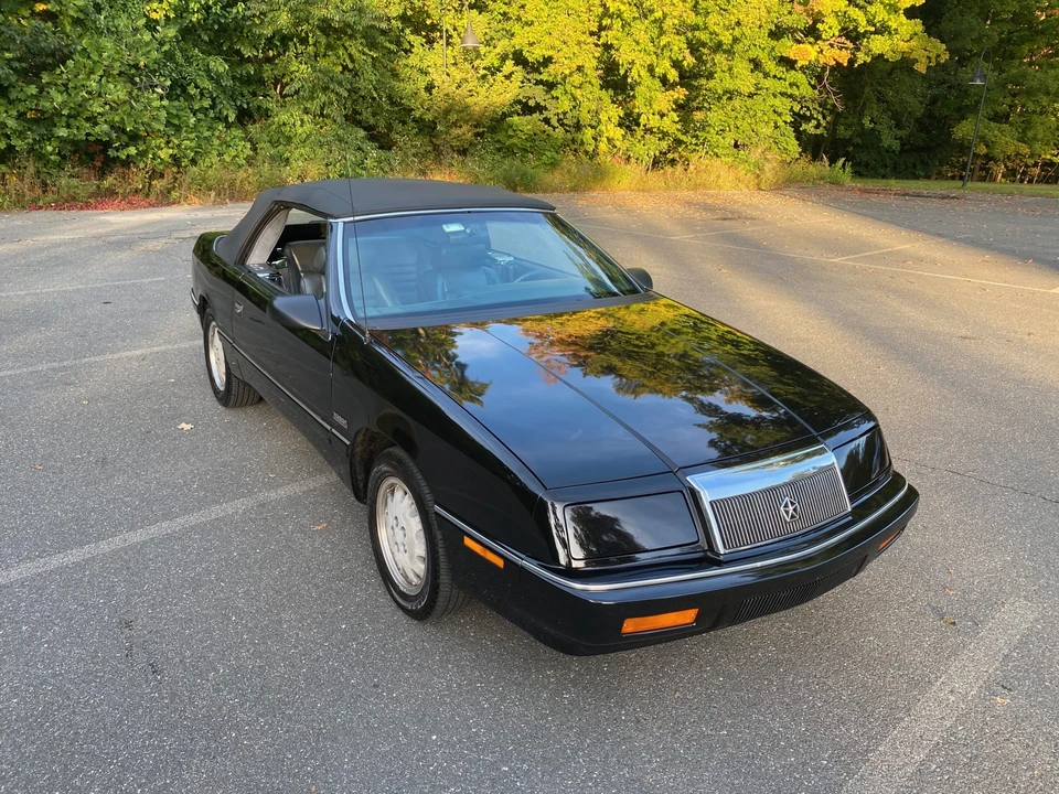 1989 Chrysler LeBaron - Image 25 of 31