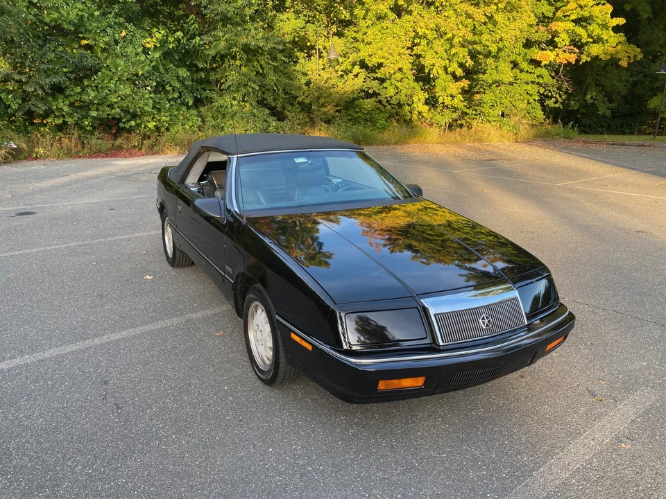 1989 Chrysler LeBaron - Image 26 of 31