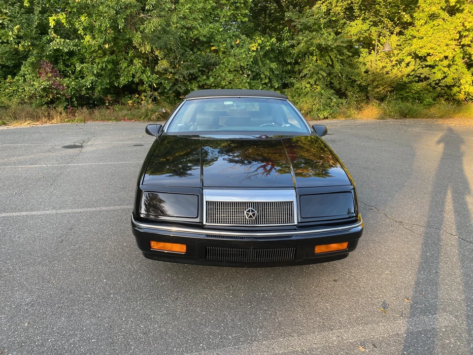 1989 Chrysler LeBaron - Image 16 of 31