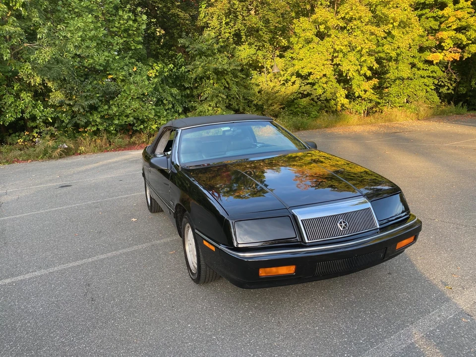 1989 Chrysler LeBaron - Image 27 of 31