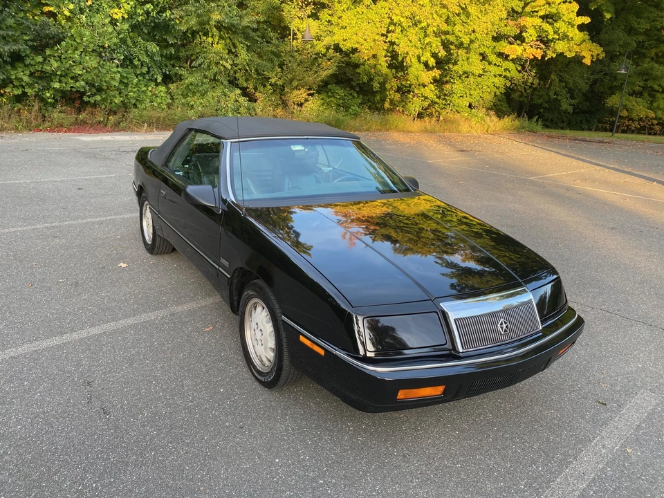 1989 Chrysler LeBaron - Image 28 of 31
