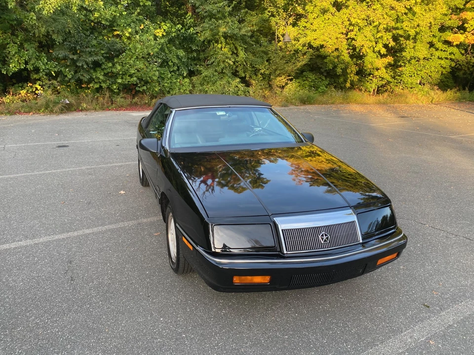1989 Chrysler LeBaron - Image 29 of 31