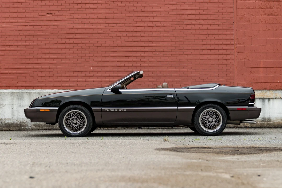 1989 Chrysler LeBaron - Image 15 of 31
