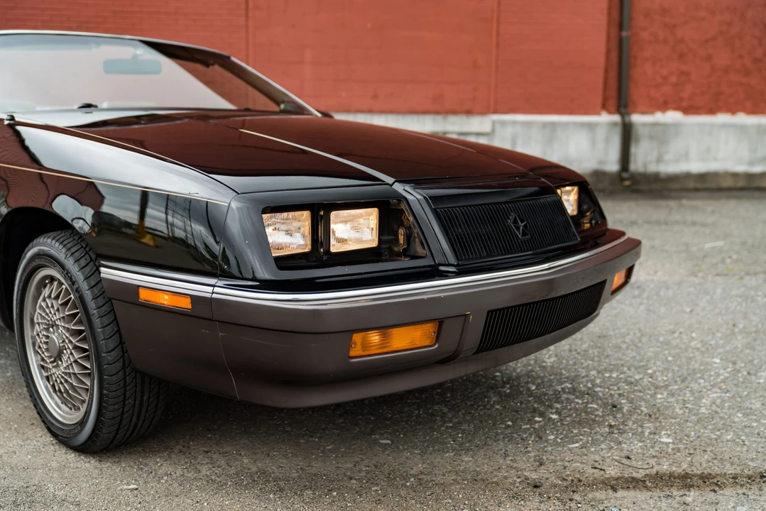 1989 Chrysler LeBaron - Image 17 of 31