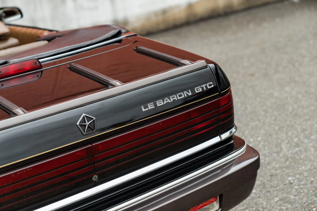 1989 Chrysler LeBaron - Image 24 of 31