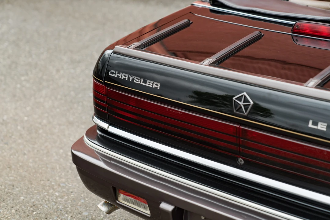 1989 Chrysler LeBaron - Image 25 of 31