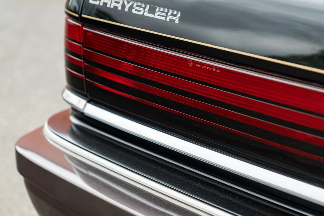 1989 Chrysler LeBaron - Image 26 of 31