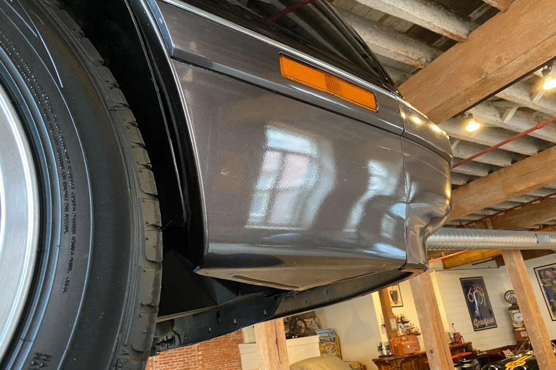 1989 Chrysler LeBaron - Image 21 of 31