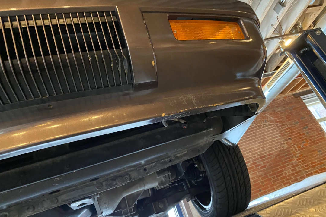 1989 Chrysler LeBaron - Image 22 of 31
