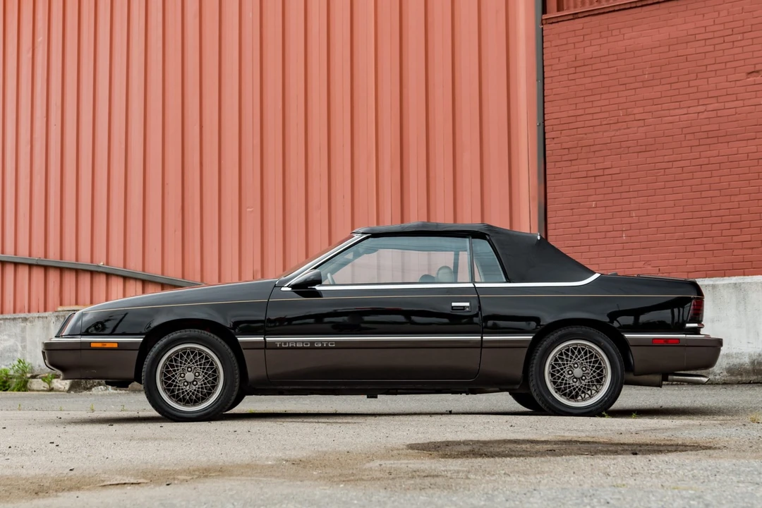 1989 Chrysler LeBaron - Image 16 of 31