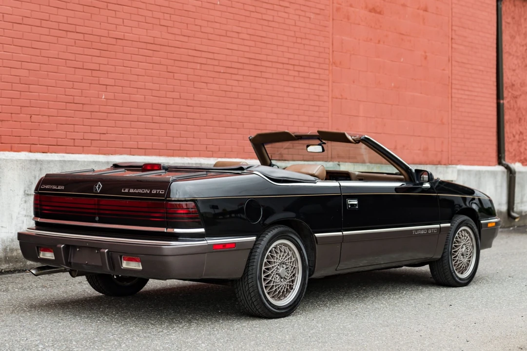 1989 Chrysler LeBaron - Image 11 of 31