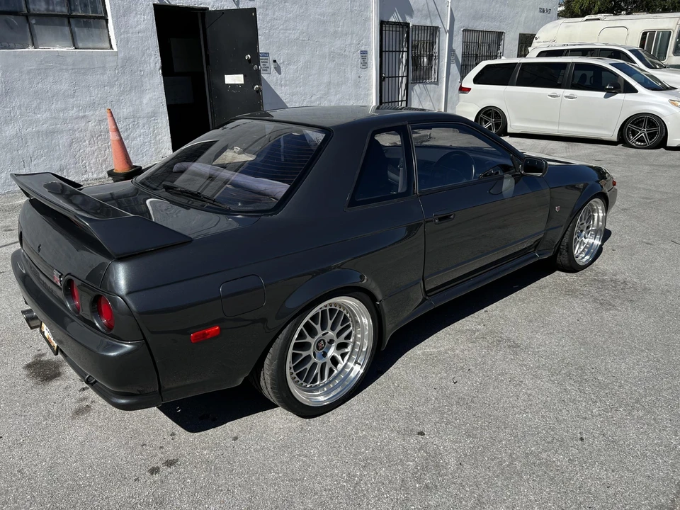 1989 Nissan R32 Skyline GT-R 8th Gen - Image 17 of 31