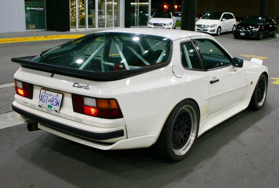 1989 Porsche 944 Turbo - Image 14 of 31