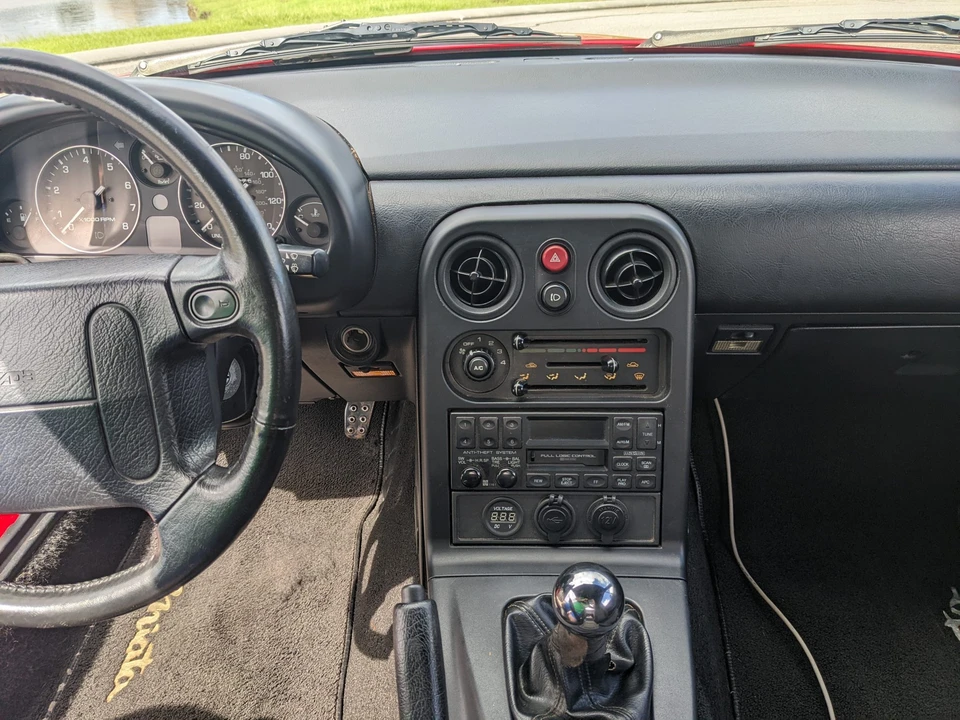 1990 Mazda NA MX-5 Miata - Image 23 of 31